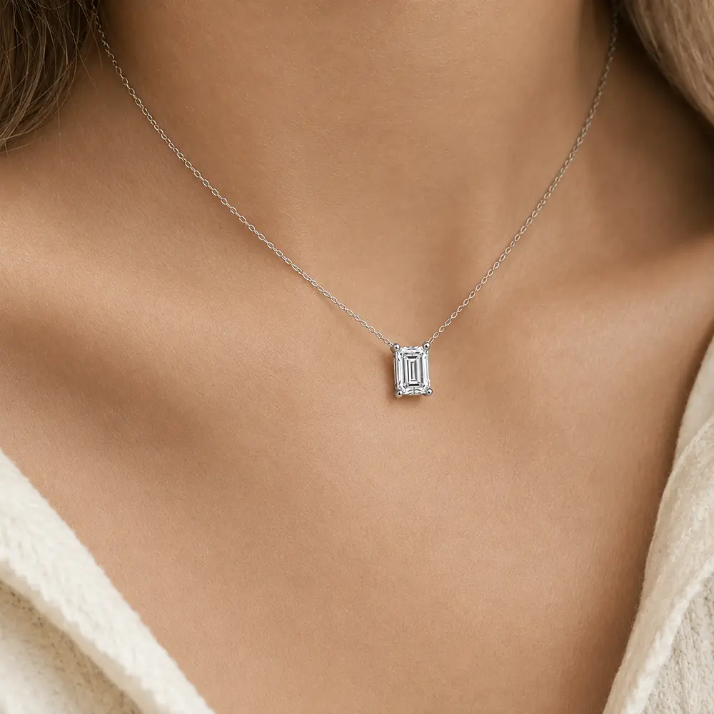 The Émeraude Pendant worn on model