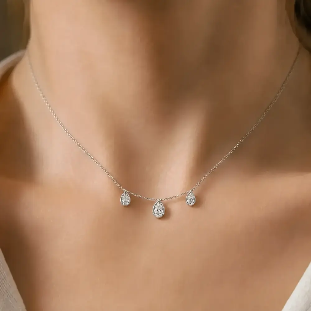 The Trois Drop worn on model